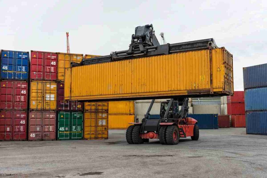 What is the Difference Between Haulage and Logistics?